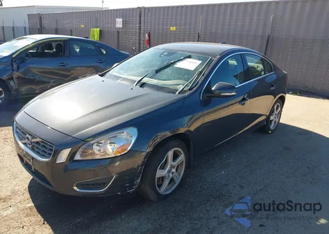 2013 Volvo S60 T5 z USA, uszkodzony, nr VIN YV1612FS3D1222196